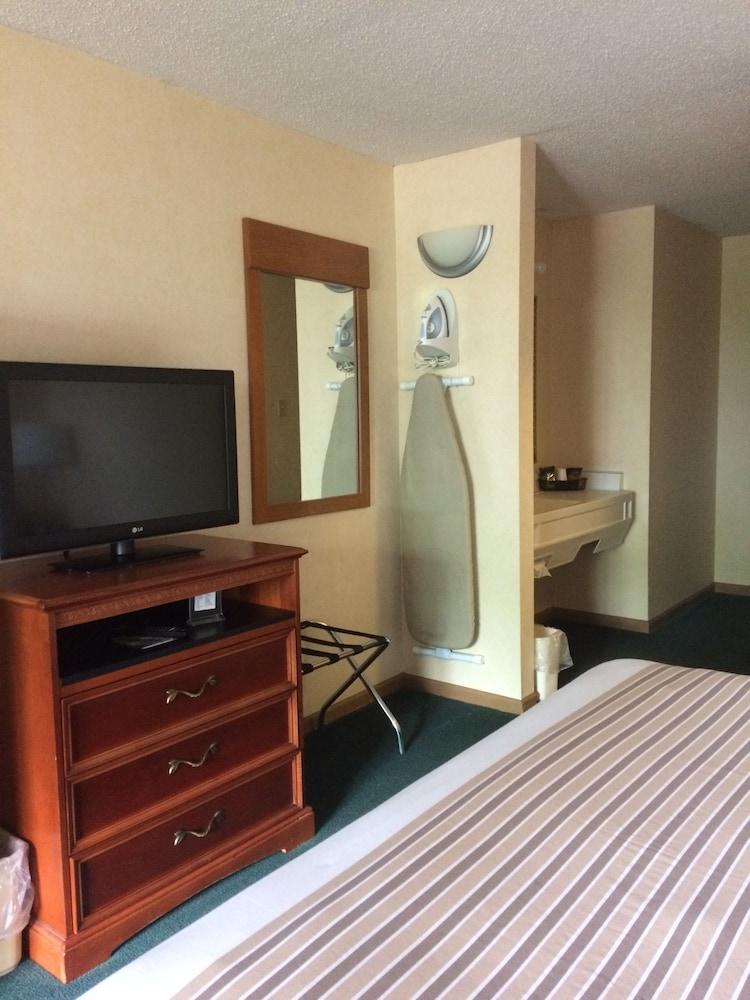 Quality Inn Блуумсбърг Екстериор снимка