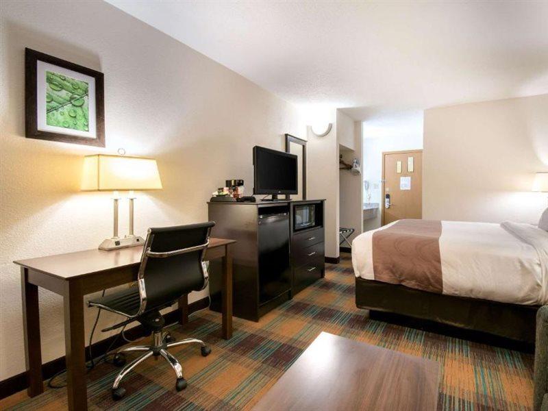 Quality Inn Блуумсбърг Екстериор снимка