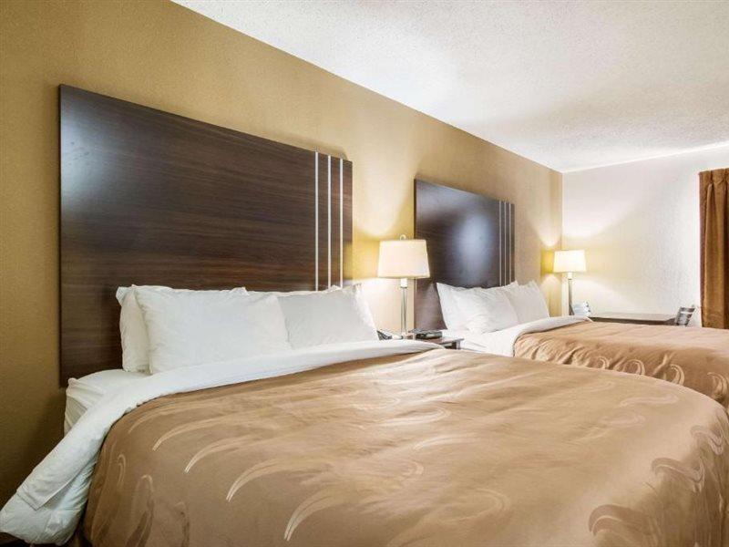 Quality Inn Блуумсбърг Екстериор снимка