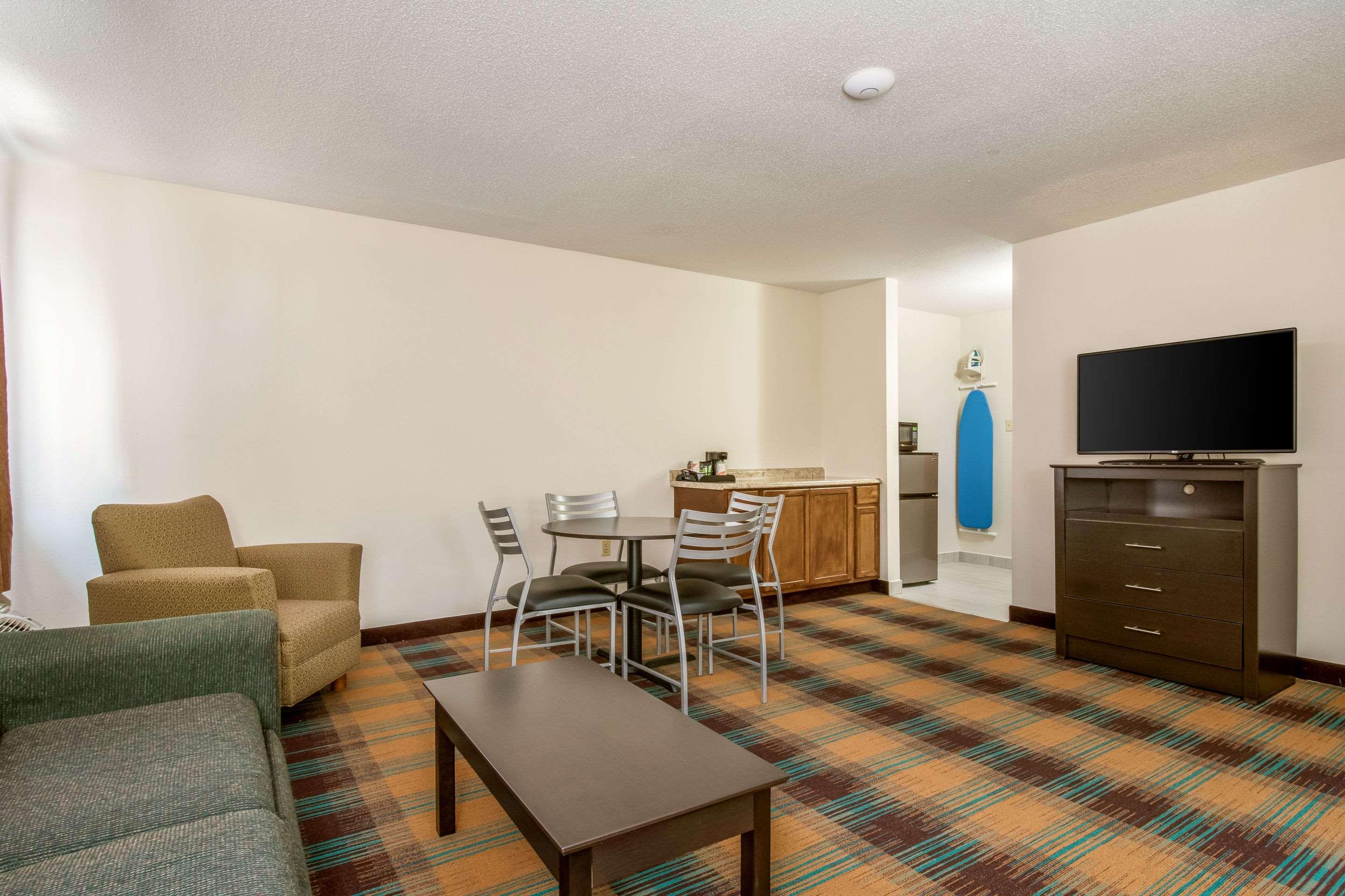 Quality Inn Блуумсбърг Екстериор снимка