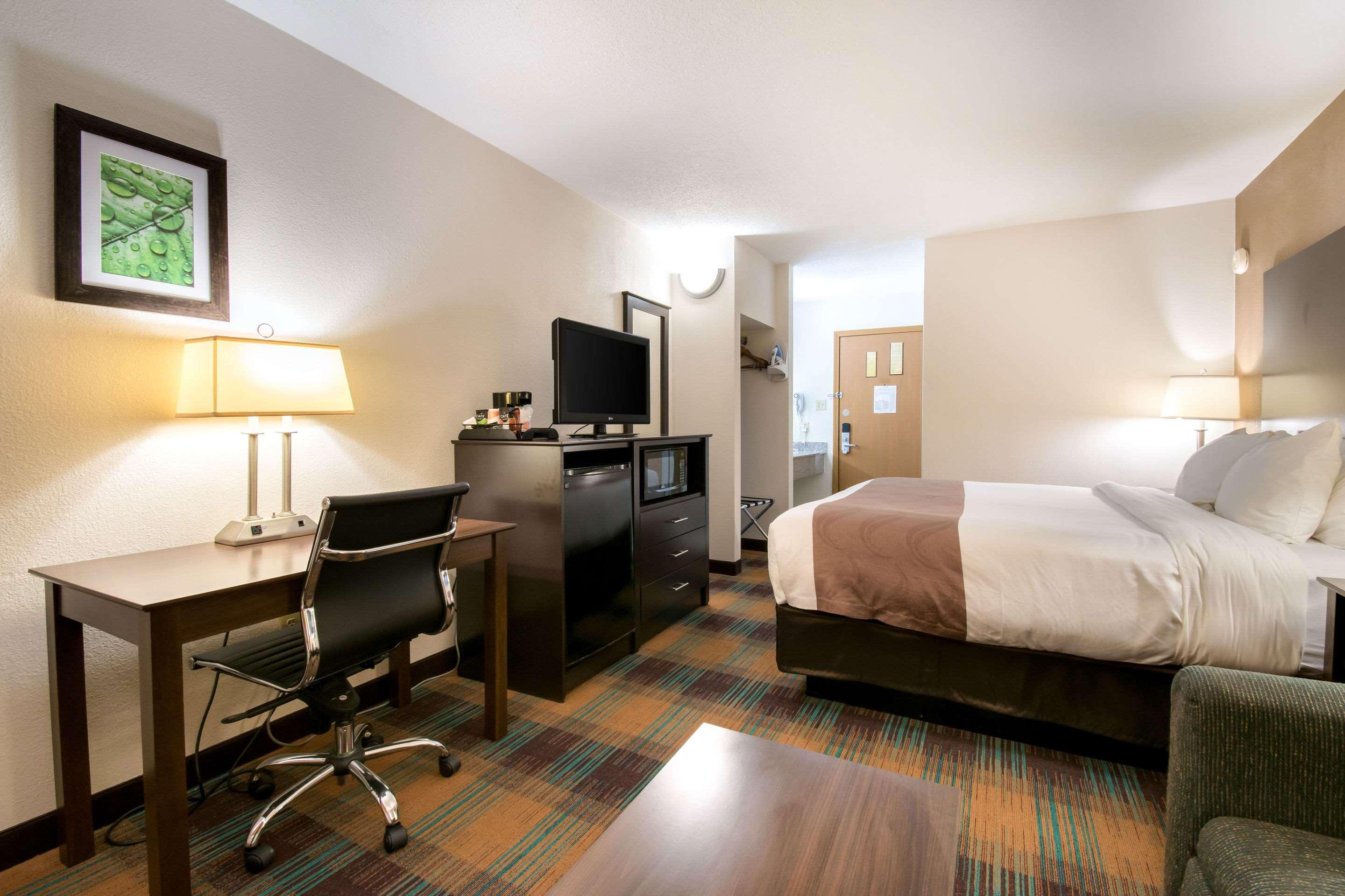 Quality Inn Блуумсбърг Екстериор снимка