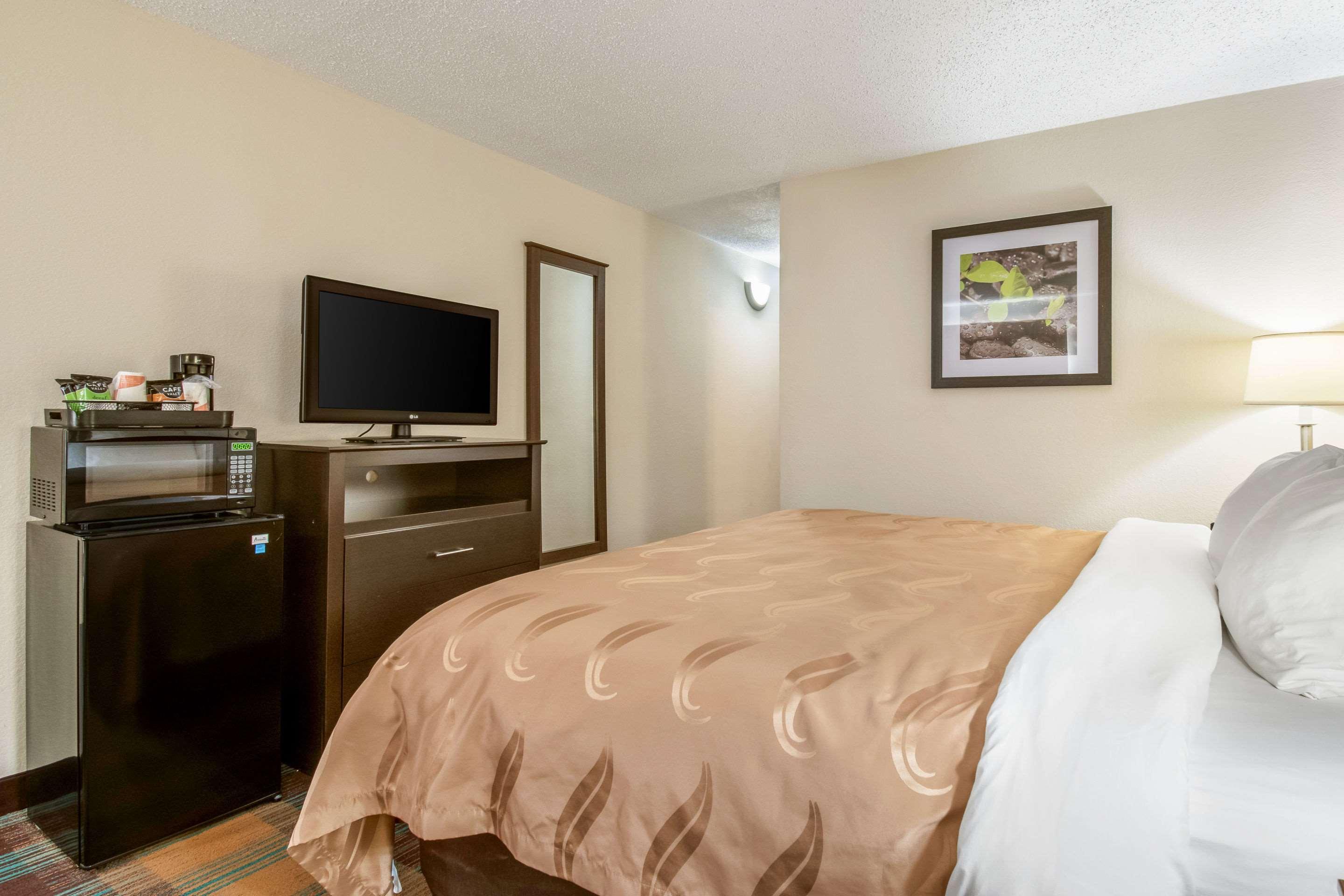 Quality Inn Блуумсбърг Екстериор снимка