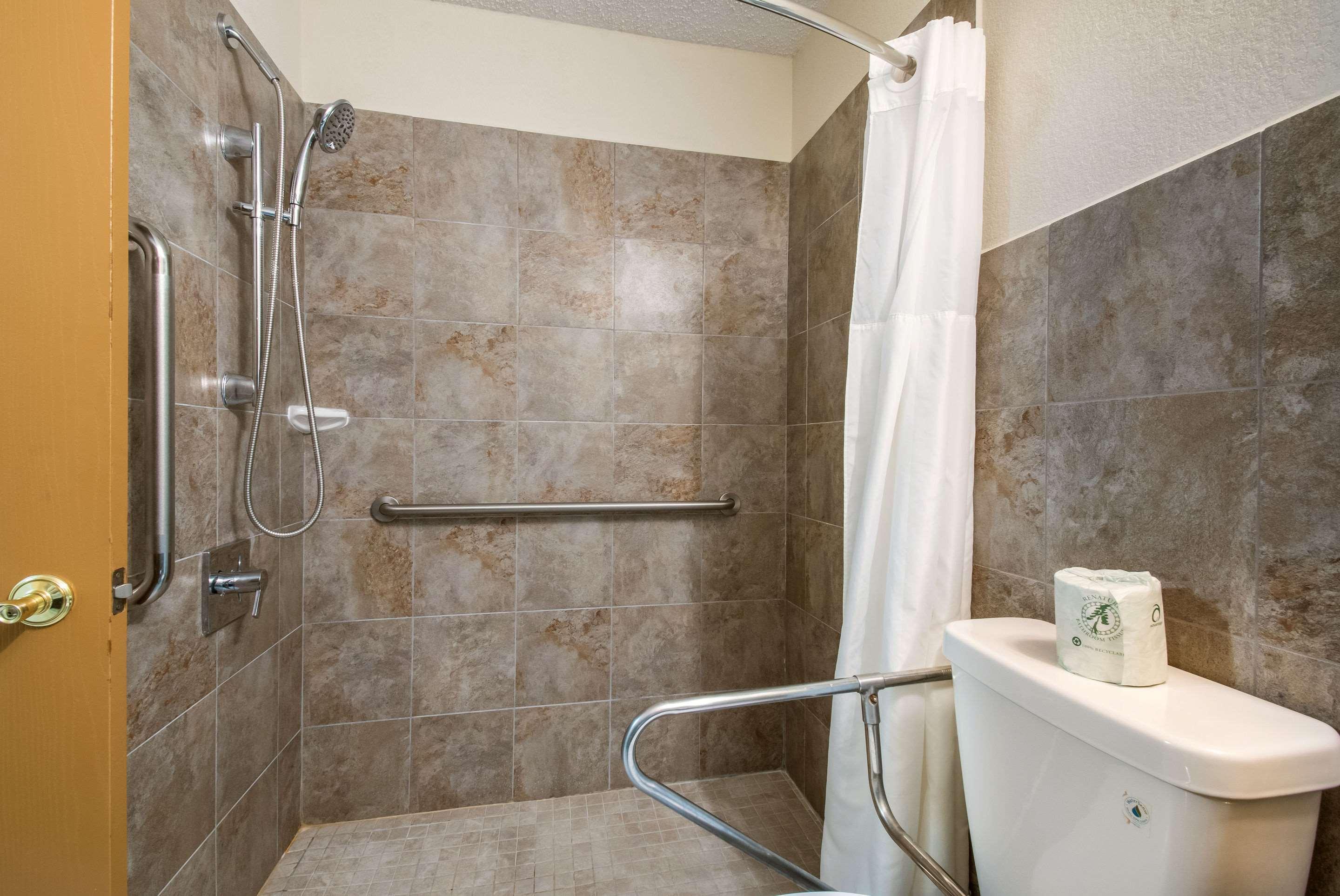 Quality Inn Блуумсбърг Екстериор снимка
