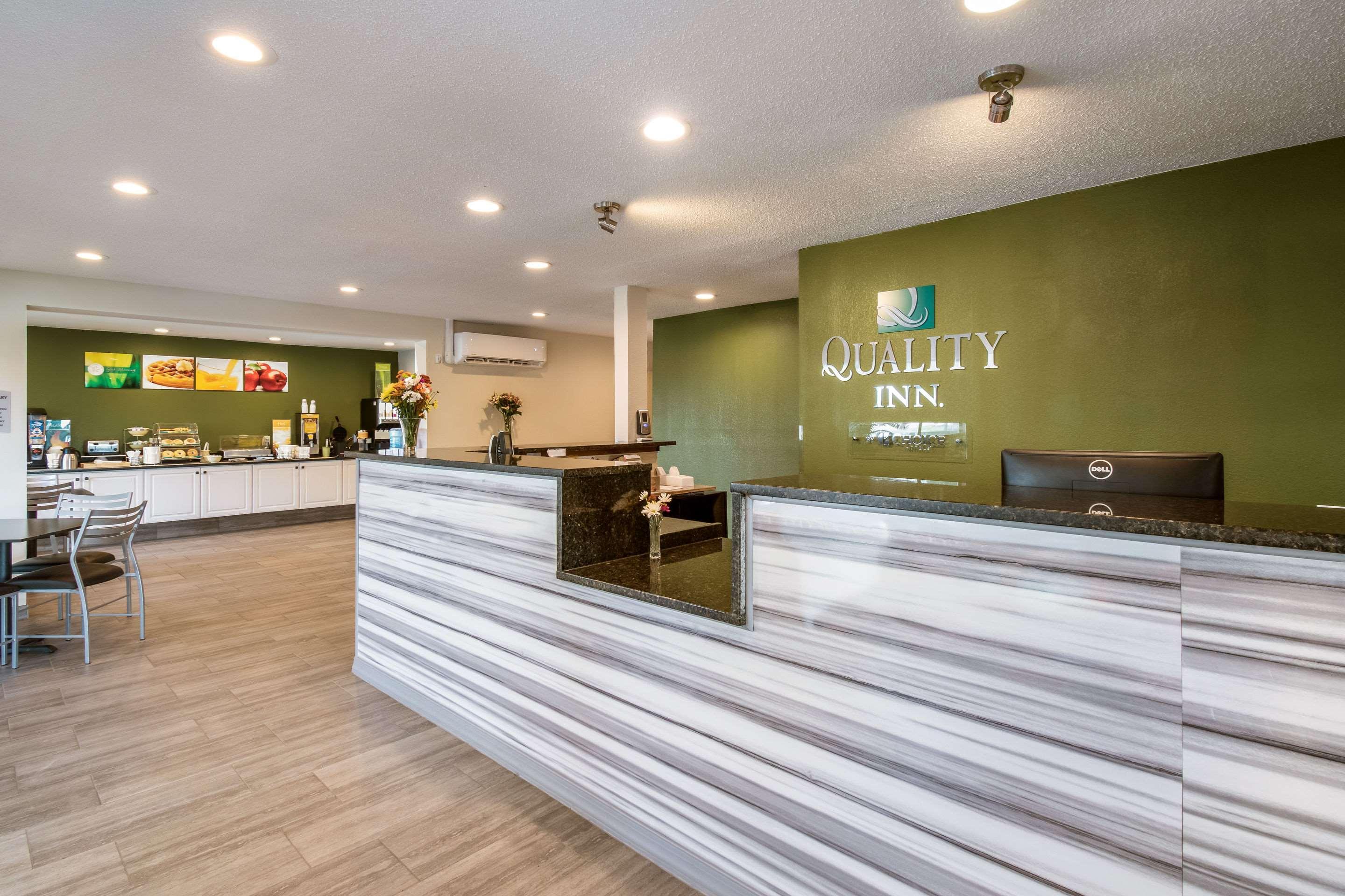 Quality Inn Блуумсбърг Екстериор снимка