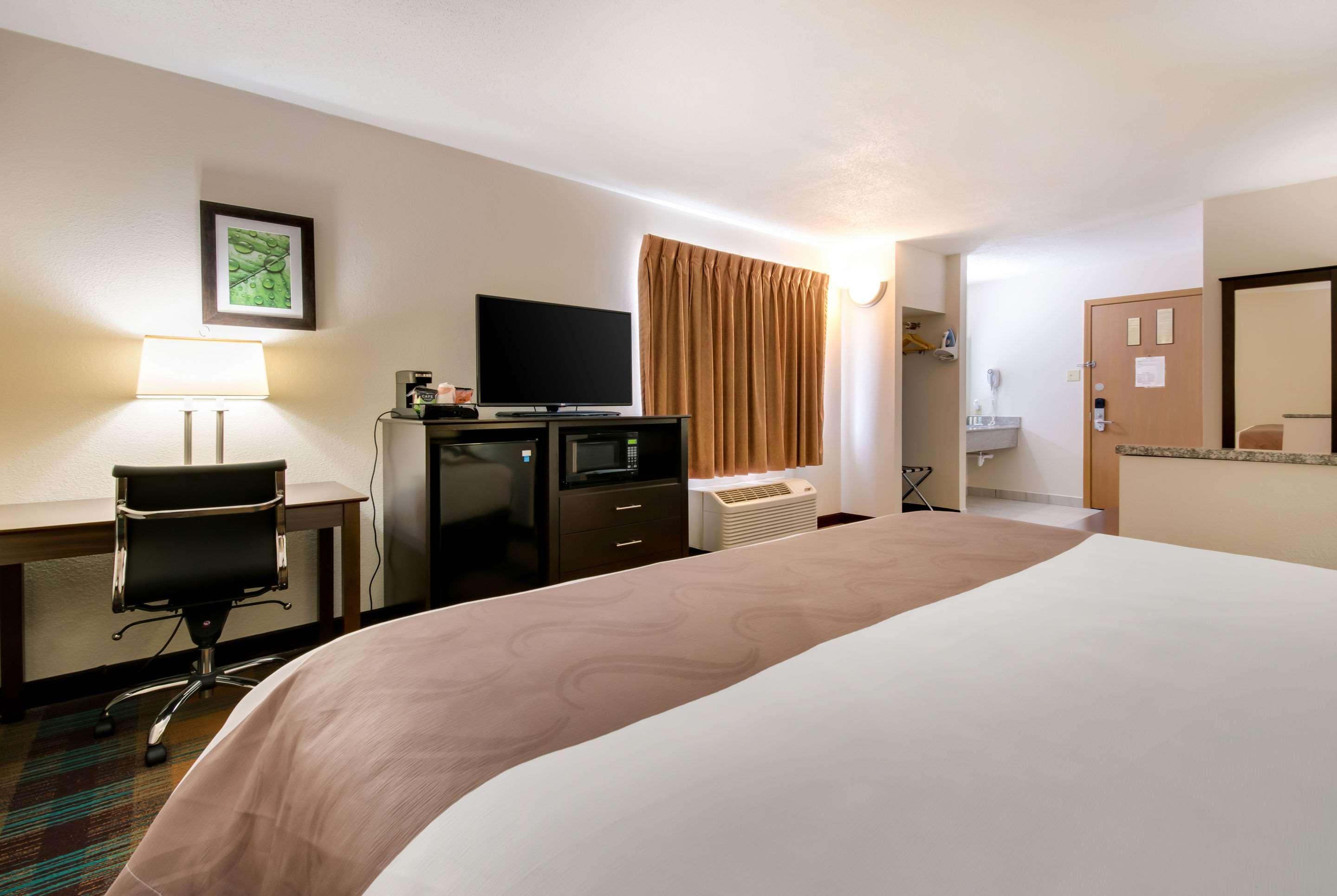 Quality Inn Блуумсбърг Екстериор снимка
