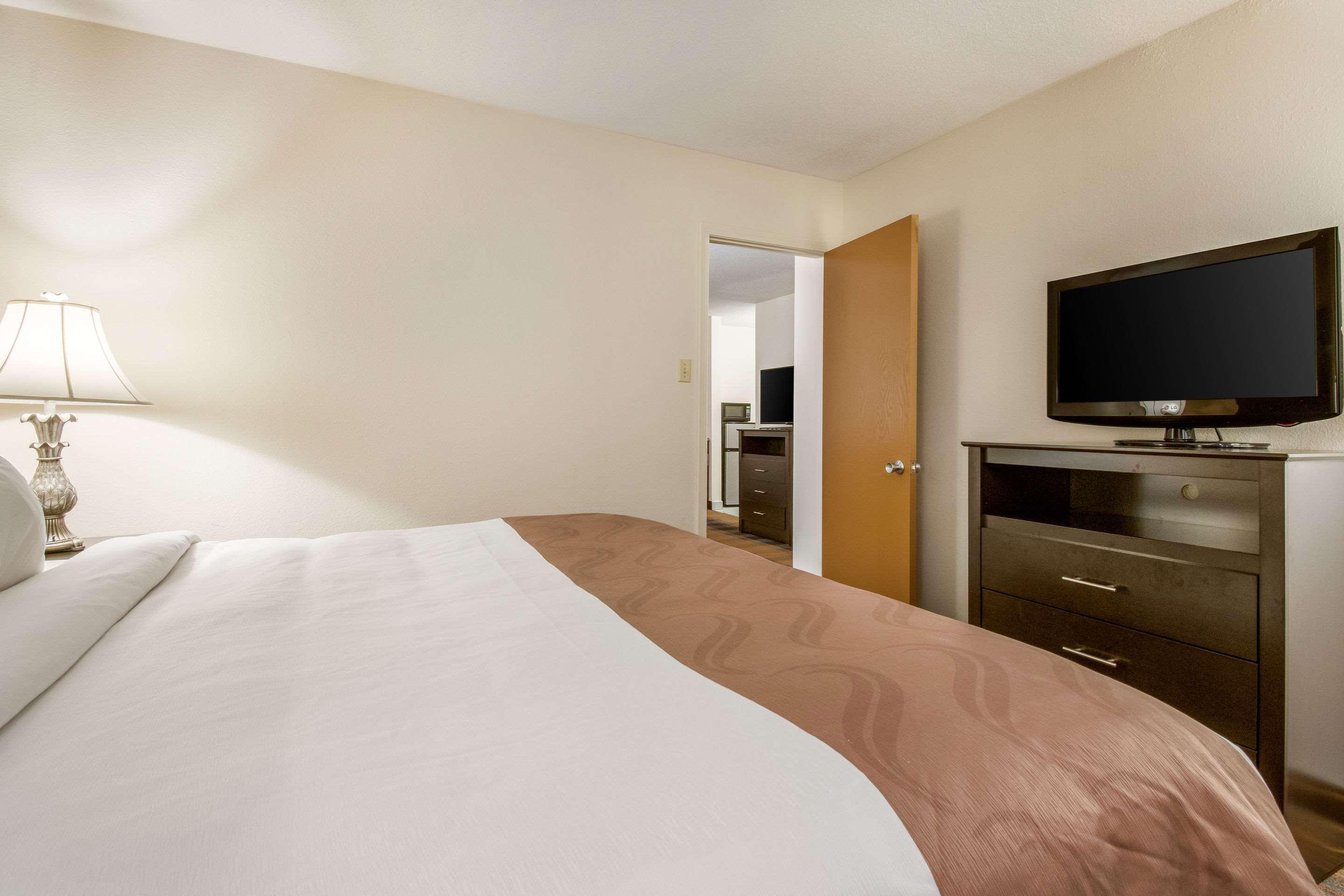 Quality Inn Блуумсбърг Екстериор снимка