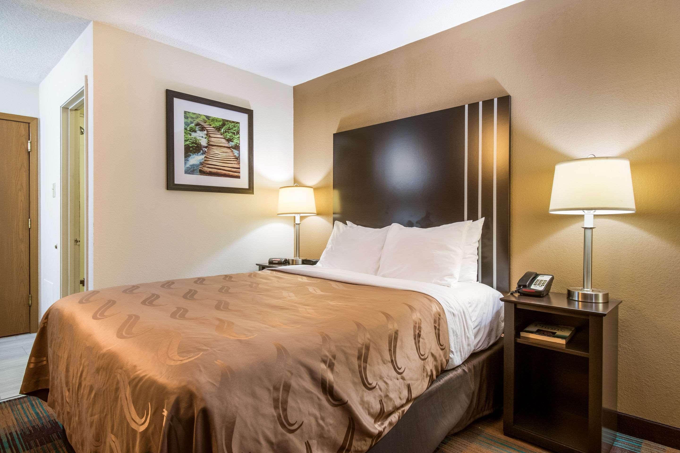 Quality Inn Блуумсбърг Екстериор снимка