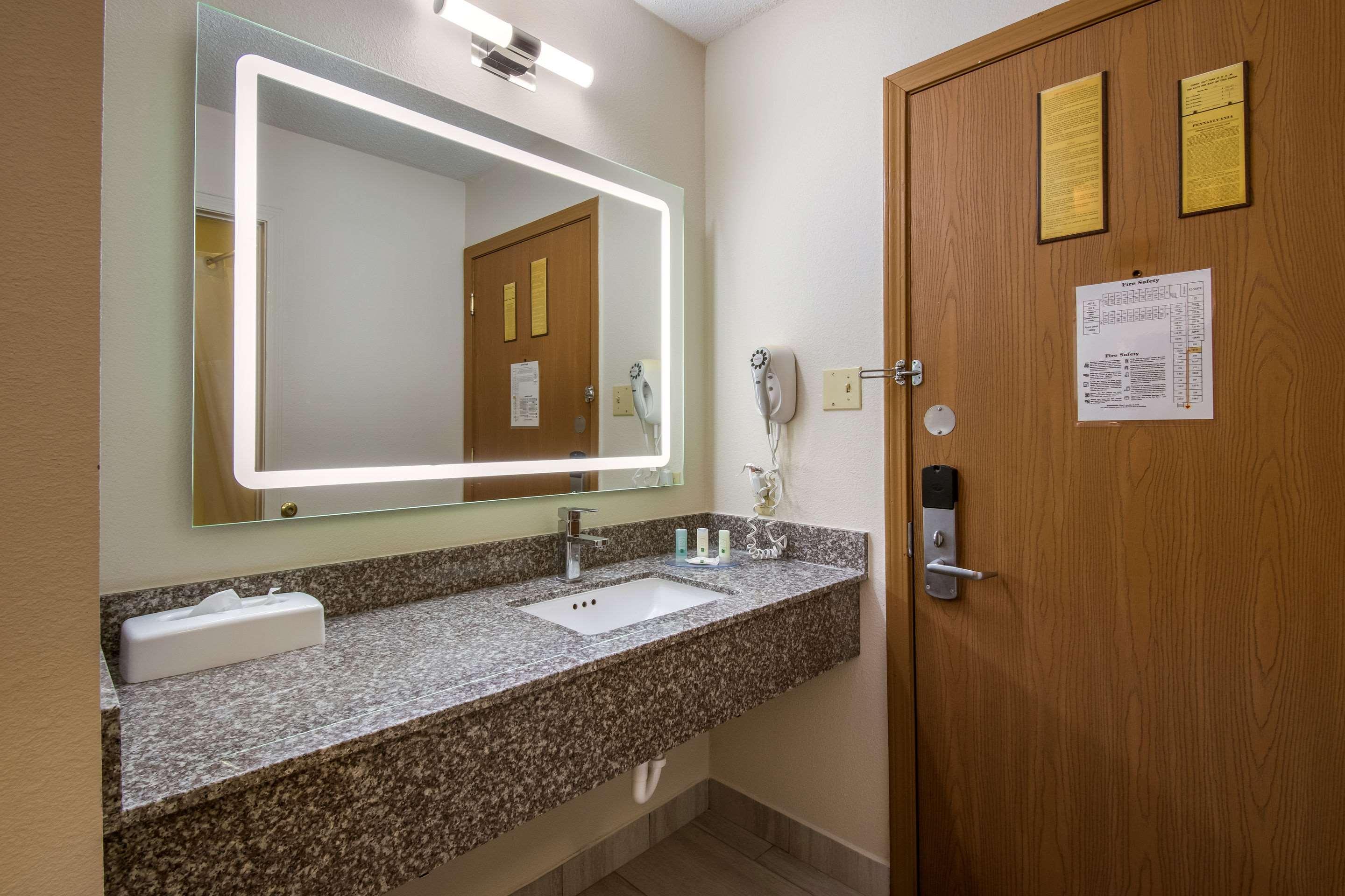 Quality Inn Блуумсбърг Екстериор снимка