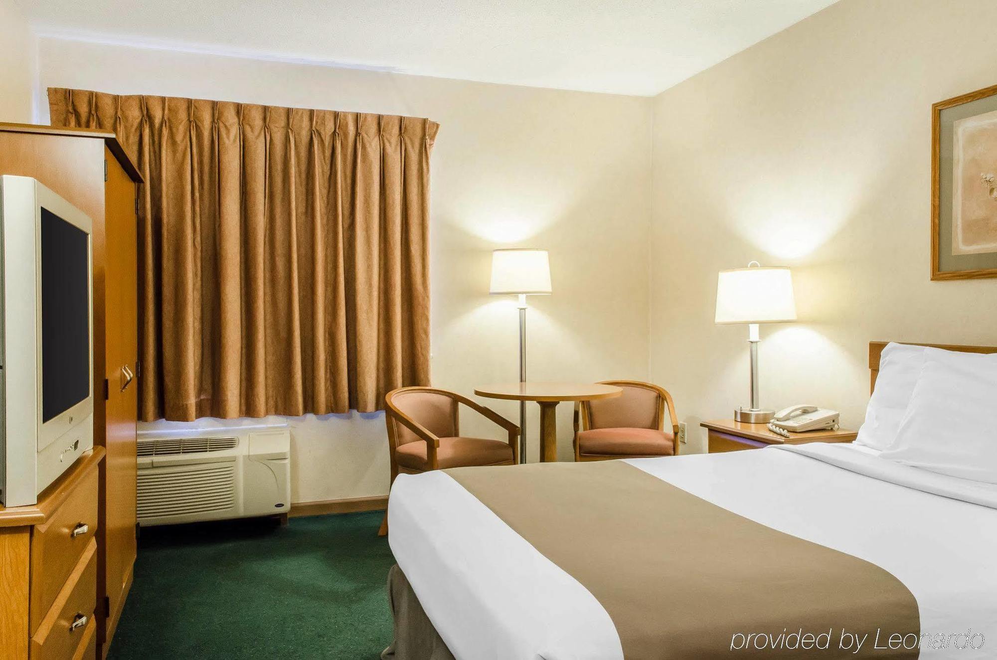 Quality Inn Блуумсбърг Екстериор снимка