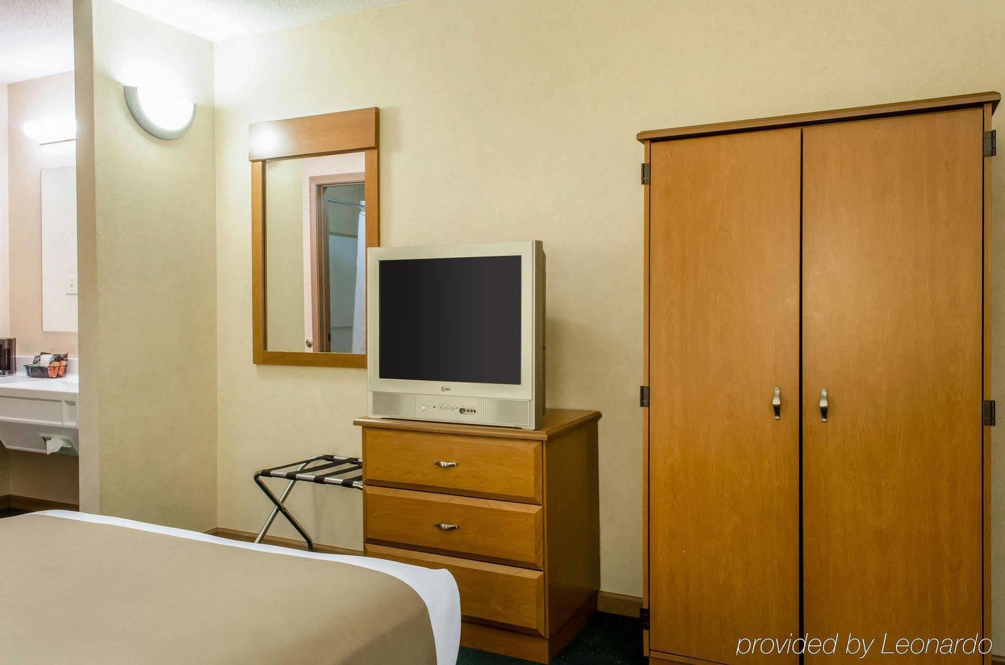 Quality Inn Блуумсбърг Екстериор снимка