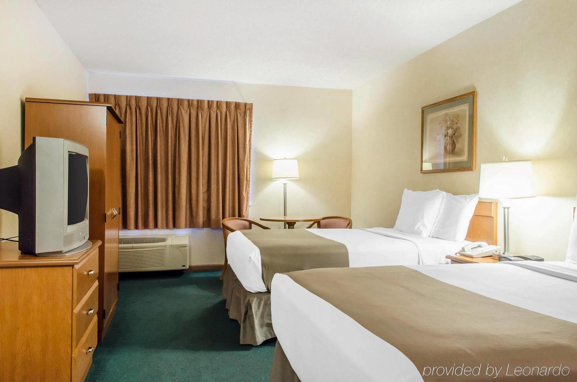 Quality Inn Блуумсбърг Екстериор снимка