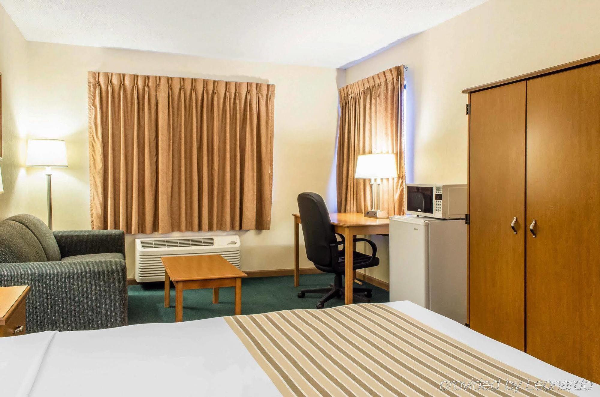 Quality Inn Блуумсбърг Екстериор снимка