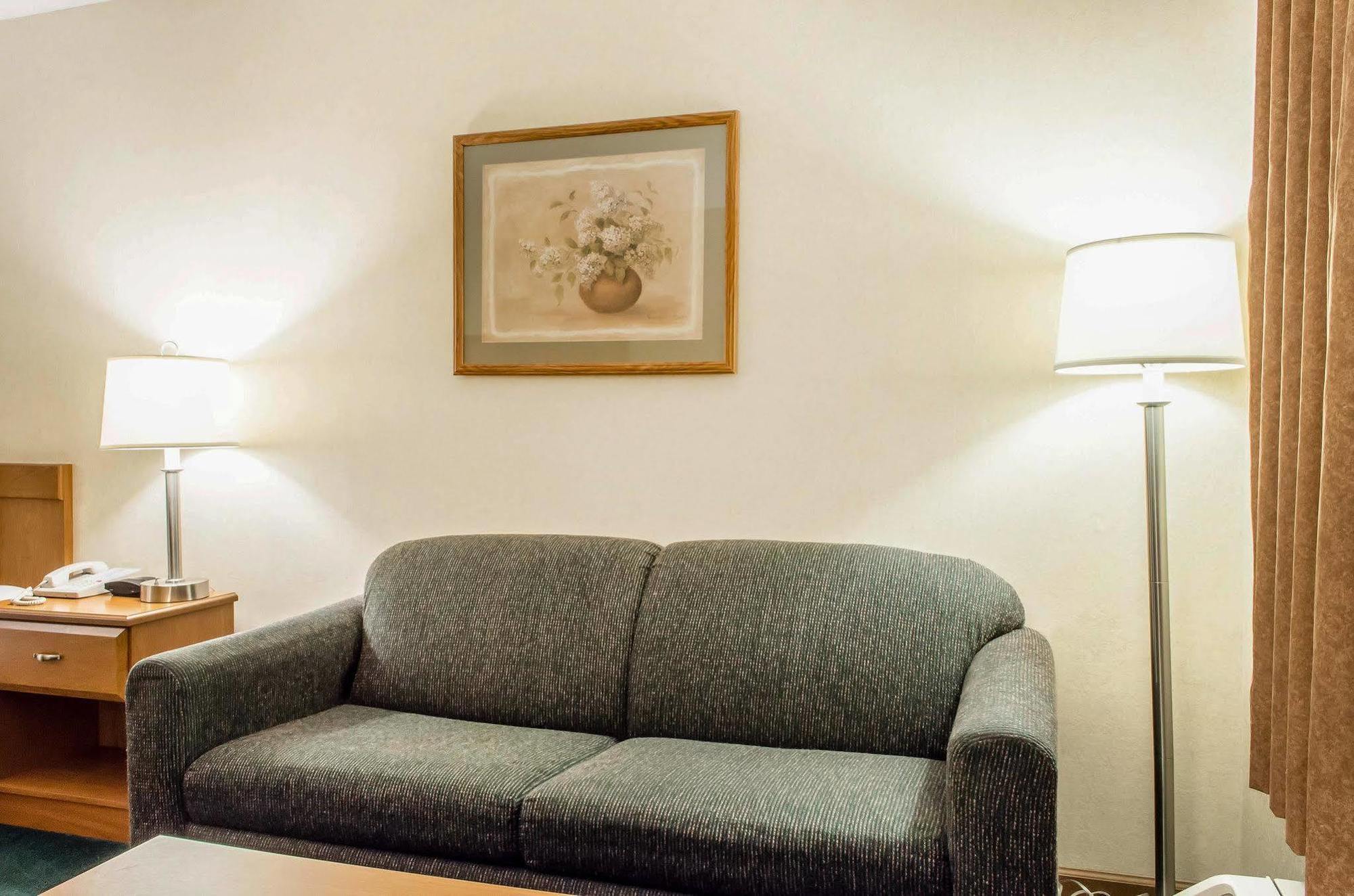 Quality Inn Блуумсбърг Екстериор снимка