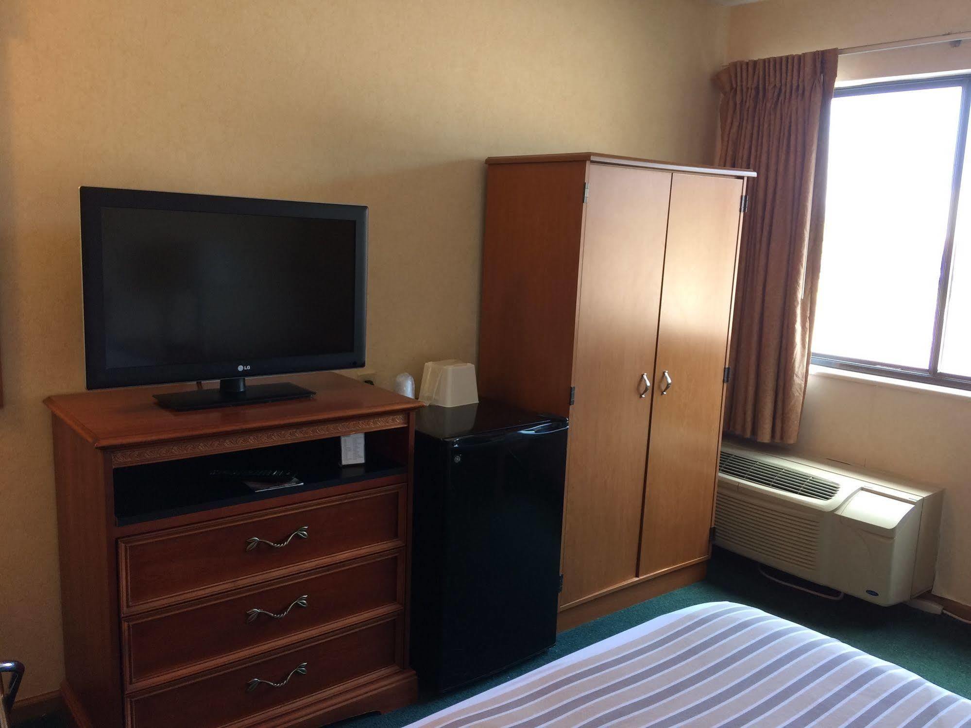 Quality Inn Блуумсбърг Екстериор снимка