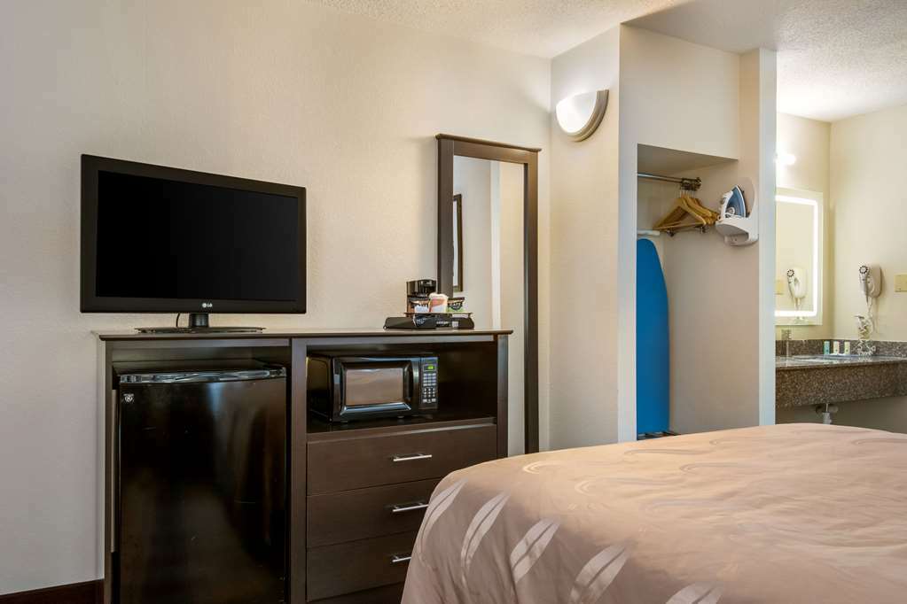 Quality Inn Блуумсбърг Стая снимка