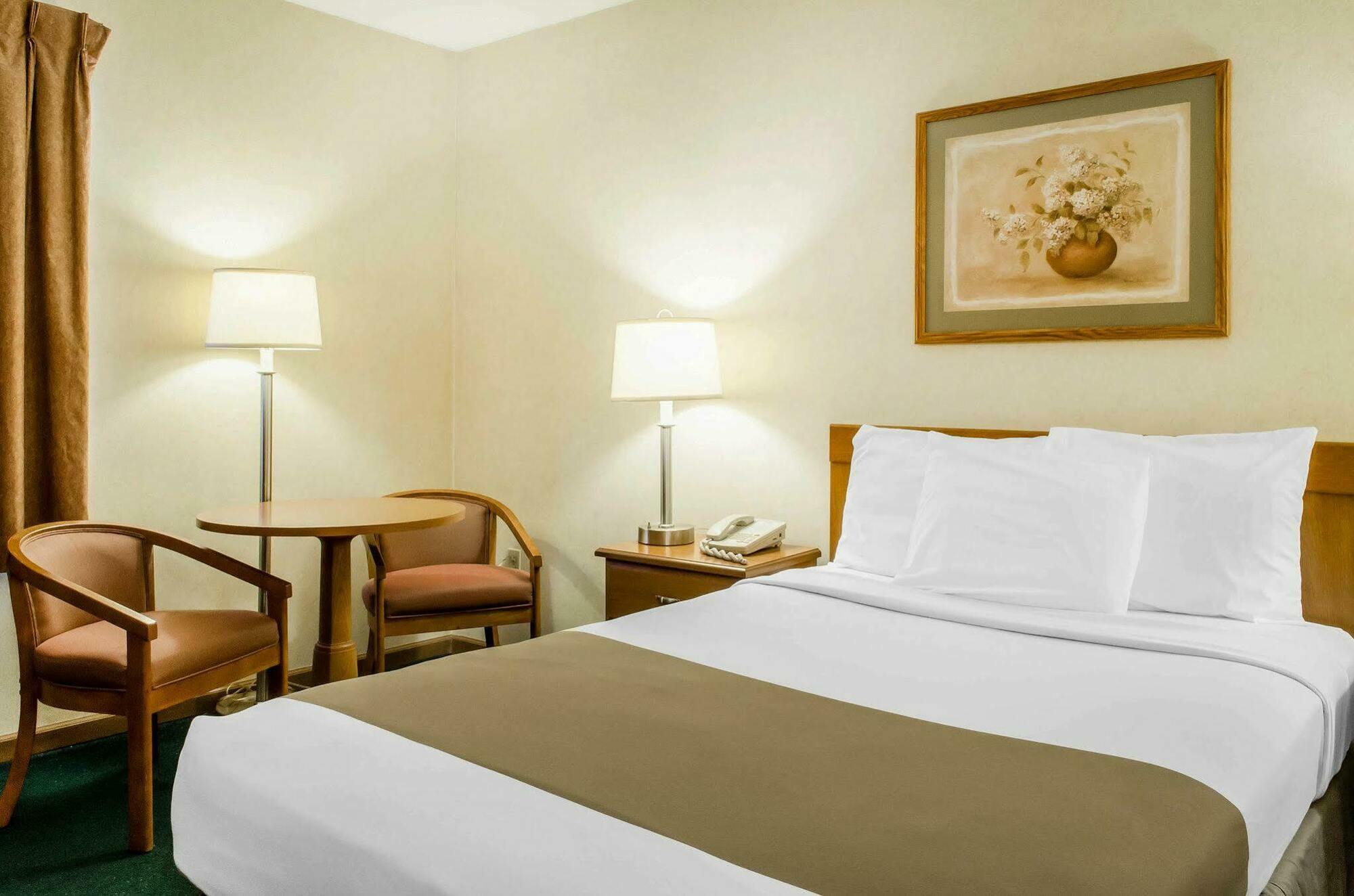 Quality Inn Блуумсбърг Екстериор снимка